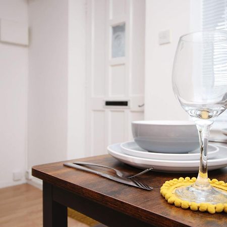 2Bedroom Home- Free Parking, Wi-Fi & Patio- Available For Long Or Short Term بريستول المظهر الخارجي الصورة