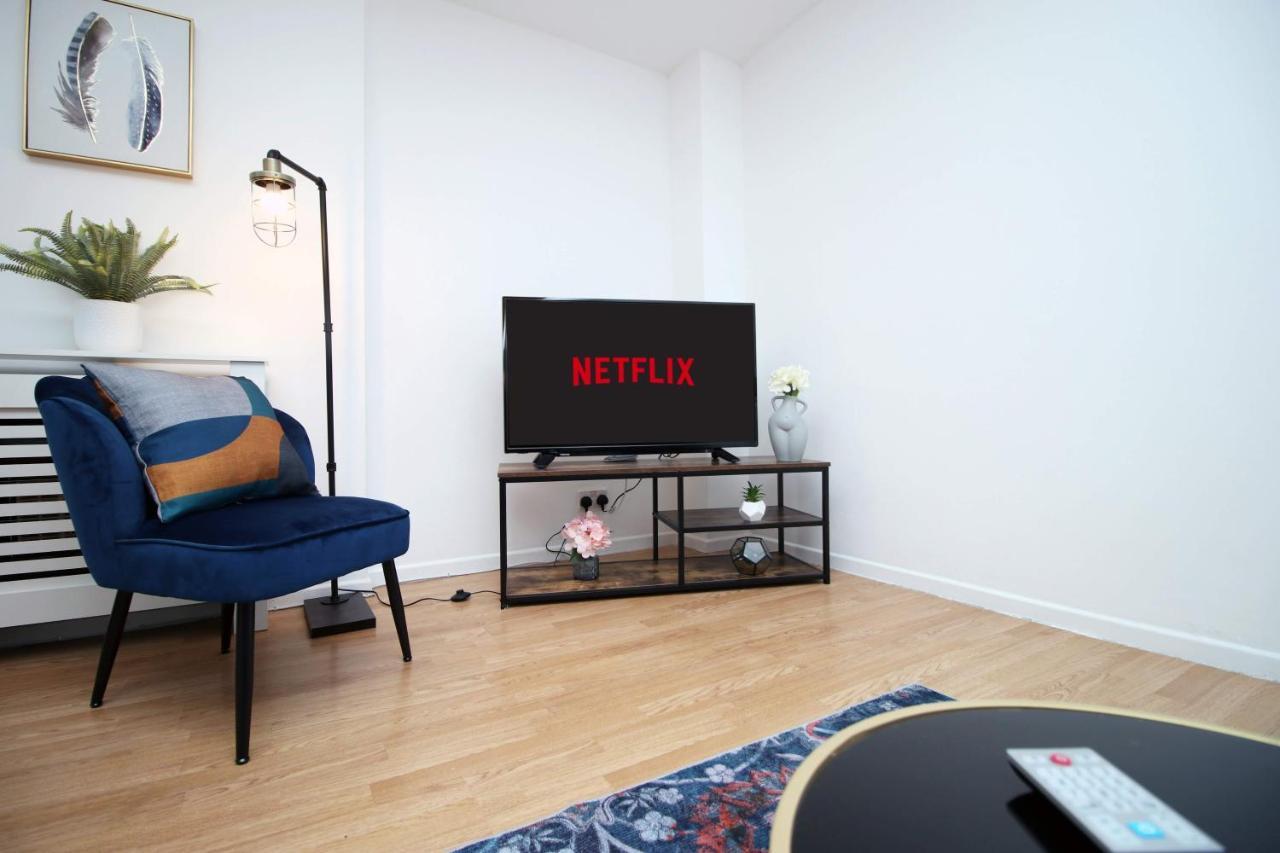 2Bedroom Home- Free Parking, Wi-Fi & Patio- Available For Long Or Short Term بريستول المظهر الخارجي الصورة