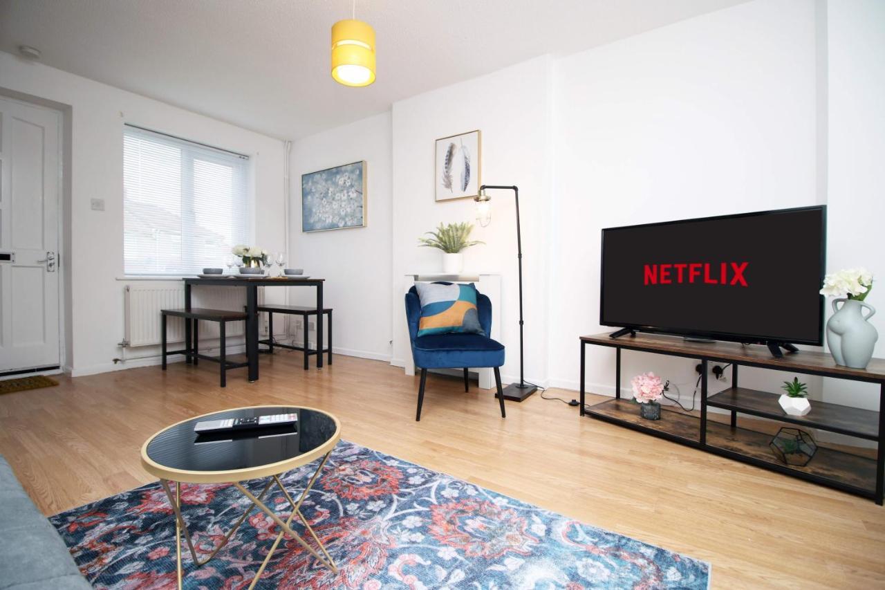 2Bedroom Home- Free Parking, Wi-Fi & Patio- Available For Long Or Short Term بريستول المظهر الخارجي الصورة