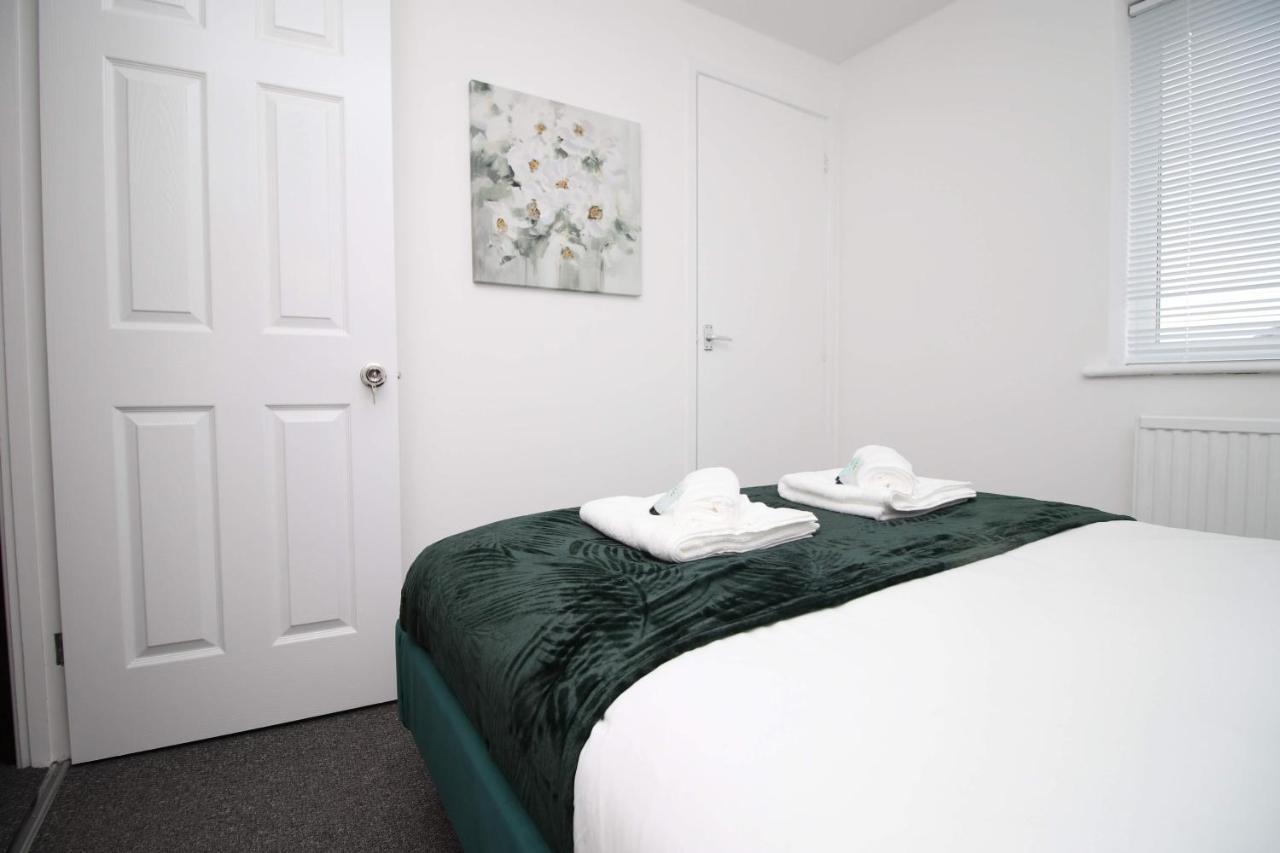 2Bedroom Home- Free Parking, Wi-Fi & Patio- Available For Long Or Short Term بريستول المظهر الخارجي الصورة