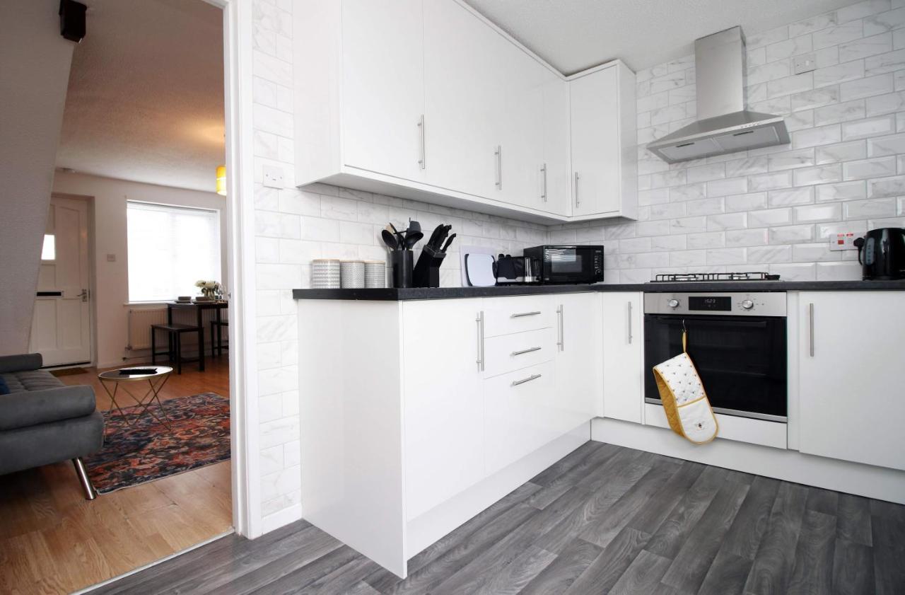 2Bedroom Home- Free Parking, Wi-Fi & Patio- Available For Long Or Short Term بريستول المظهر الخارجي الصورة