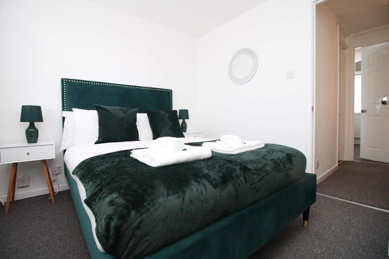 2Bedroom Home- Free Parking, Wi-Fi & Patio- Available For Long Or Short Term بريستول المظهر الخارجي الصورة