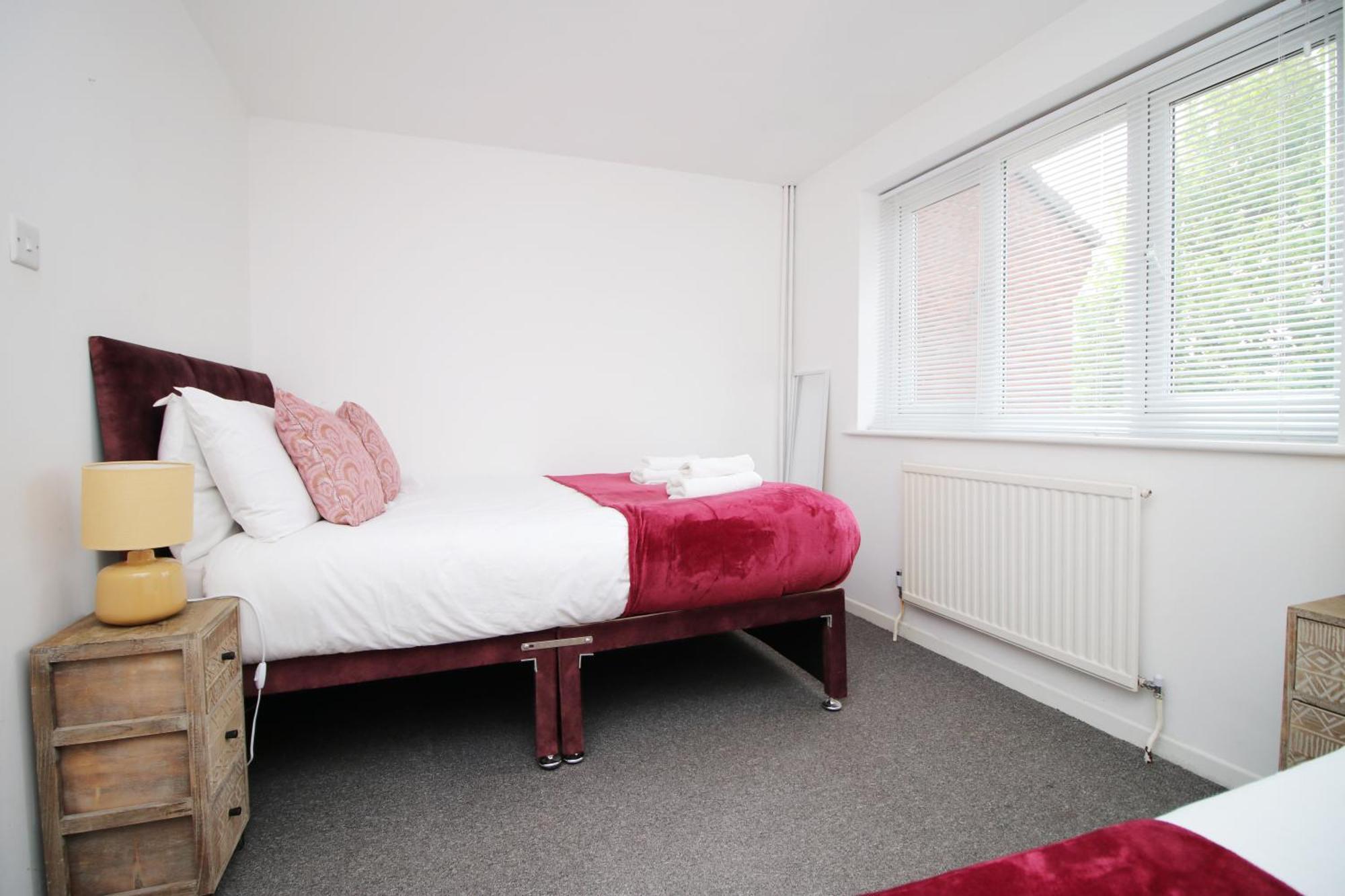 2Bedroom Home- Free Parking, Wi-Fi & Patio- Available For Long Or Short Term بريستول المظهر الخارجي الصورة